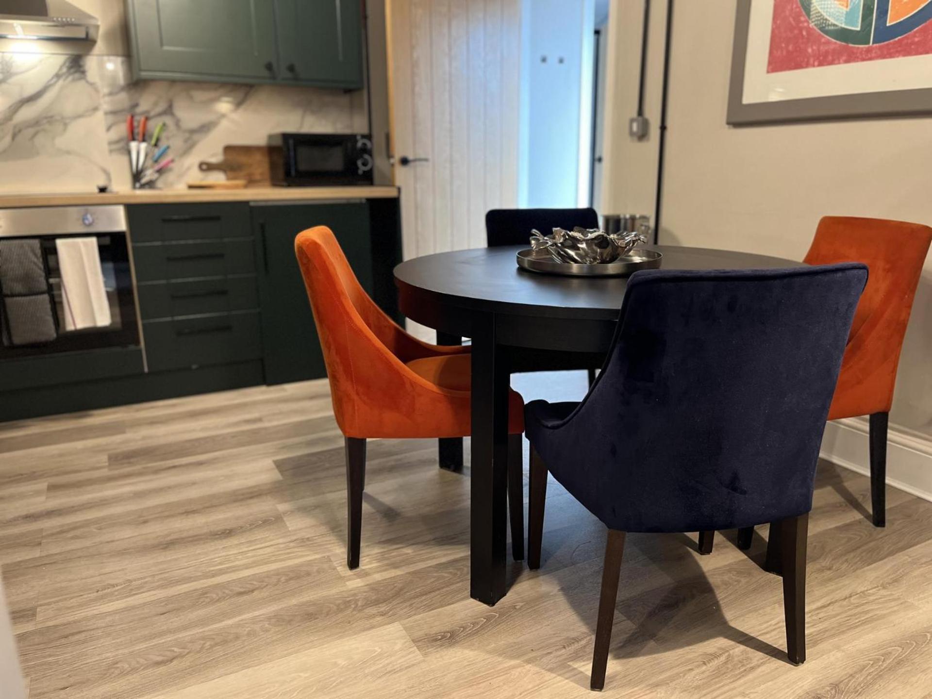 Centralellesmere - Sleeps4 - Parking - Petfriendly Apartment Ellesmere